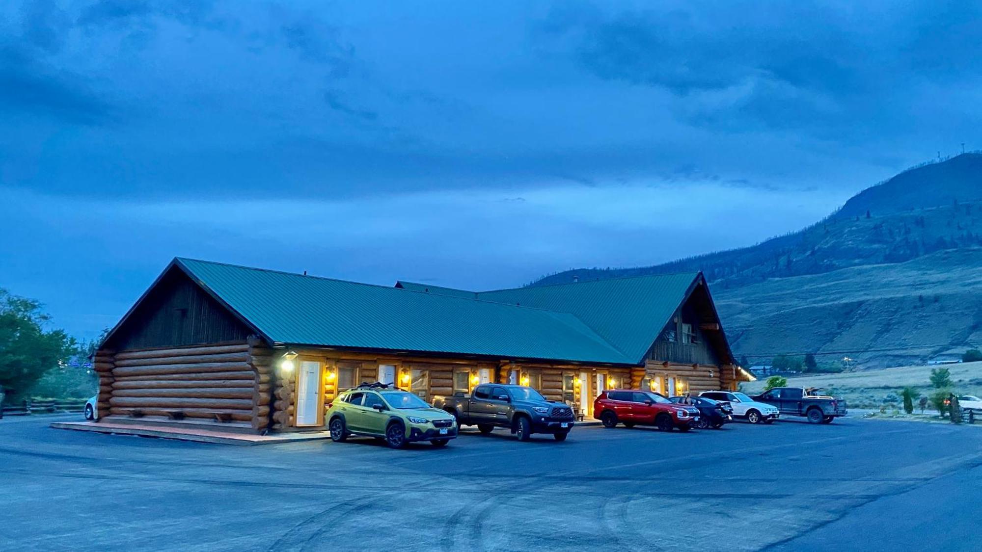 Bear'S Claw Lodge Cache Creek Exterior foto